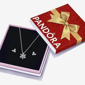 Sparkling Herbarium Cluster Jewelry Gift Set offers at $108.5 in Pandora