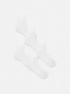 5-Pack Invisible Performance Socks offers at $8 in Primark