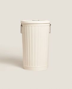 Small Metal Bucket offers at $89.9 in ZARA HOME