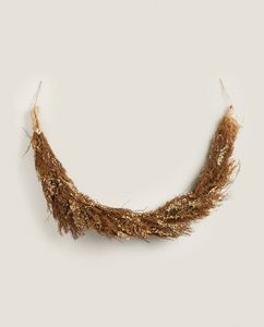 Dried Flower Garland offers at $69.9 in ZARA HOME