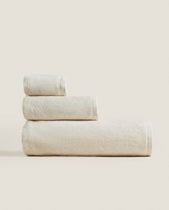 Cotton And Silk Towel offers at $22.9 in ZARA HOME