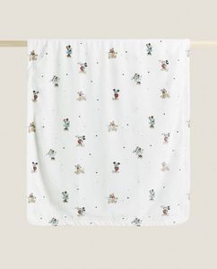 Minnie Mouse © And Mickey Mouse © Disney © Fleece Blanket offers at $35.9 in ZARA HOME