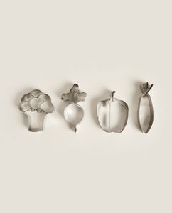 SET OF VEGETABLE-SHAPED STEEL MOLDS offers at $29.9 in 