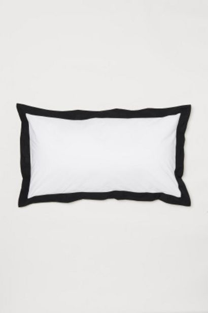 Oxford-style Pillowcase offers at $10.99 in H&M