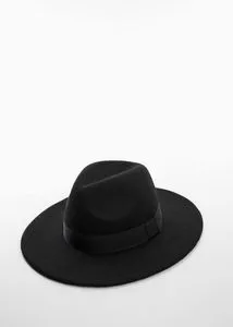 100% wool hat offers at $39.99 in Mango