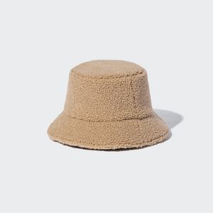 Fleece Bucket Hat offers at $5.9 in Uniqlo