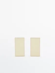 Earrings With Enamelled Piece- Limited Edition offers at $69.9 in Massimo Dutti