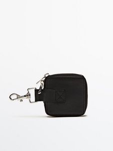 Square Leather Wallet With Zip offers at $69.9 in Massimo Dutti