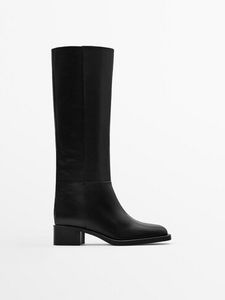 Flat Leather Boots offers at $299 in Massimo Dutti