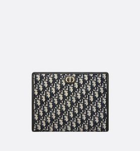 30 Montaigne Pouch offers at $980 in Dior